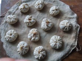 全部包好后放入笼屉静置5分钟。