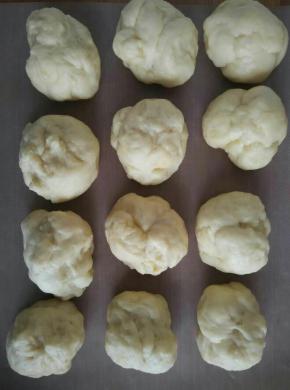 取出轻柔排气，平均分成12分松弛15分钟