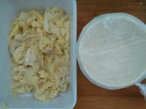 蛋挞皮从冰箱冷冻室里取出回温