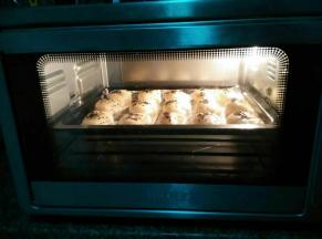 烤箱提前预热180度，30分钟