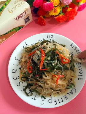 装盘！用天喜玫花纸巾把盘子周围擦干净即可！