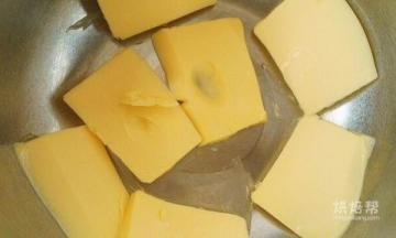 黄油软化到用手指可以轻易戳个洞的状态