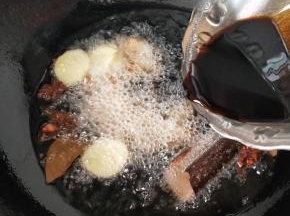 加入老抽和生抽