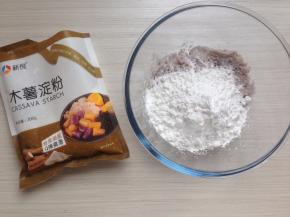 芋头泥里加入85克木薯粉