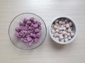 搓成长条，切成小段。可以洒一些木薯粉防粘
