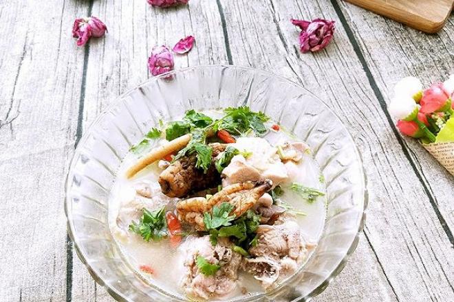 一碗让你神清气爽的营养汤_天麻当归鸡