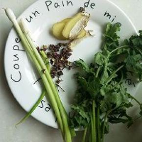 准备小葱，花椒，姜，香菜