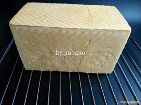 烤箱提前预热175度，烤30分钟。出炉后取下盖子，震一下脱膜