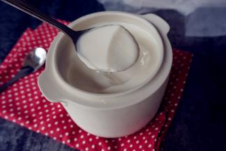 时间到，将炖盅取出，这时候可以吃了。不过，放入冰箱冷藏炖化后更美味。