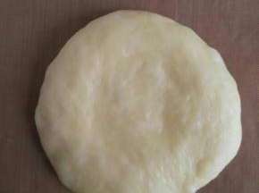 取其中一个擀成面皮