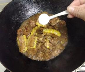 加入适量的盐调味,收汁至浓稠即可