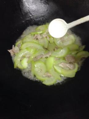 最后加盐调味即可