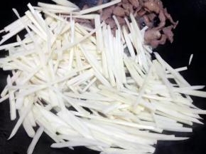 再加入切好的茭白