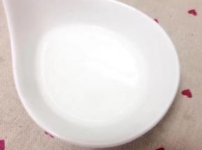 1勺淀粉，用适量的水兑成淀粉水备用