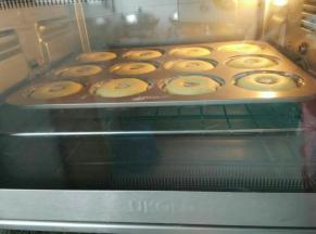 烤箱提前预热165度，烤32分钟