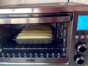 放进预热好的烤箱下层，上下火170度，烘烤18分钟