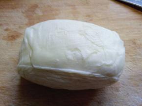 首先准备好馒头，我超市买的，自己做的最好啦！