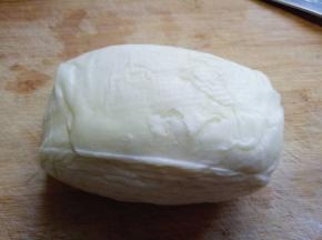 首先准备好馒头，我超市买的，自己做的最好啦！