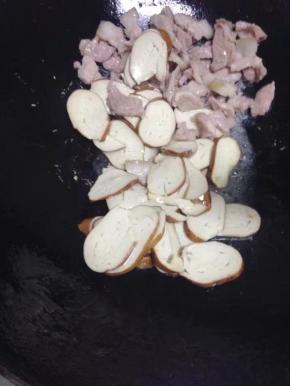 肉变色后加入素鸡炒