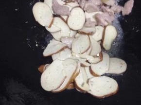 肉变色后加入素鸡炒