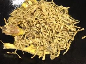 加入生笋丝炒翻匀