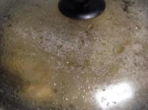 盖上盖子大火烧开，转中火焖至30-45分钟