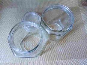 装樱桃的瓶子一定要消毒，方式有: 消毒柜，高温，沸水煮都可以。