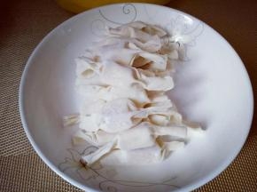 做好的香蕉糖果可以开火炸糖果啦！