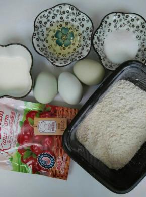 称量好所有材料，蛋白和蛋黄分离，蛋白放冰箱冷藏备用