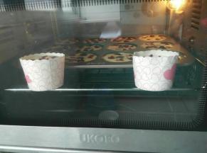 烤箱提前预热180度，烤40分钟