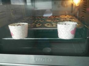 烤箱提前预热180度，烤40分钟