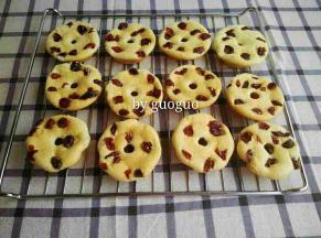 出炉后震一下脱膜，放烤网上晾凉