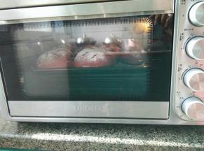 烤箱提前预热180度，烤制30分钟