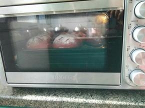 烤箱提前预热180度，烤制30分钟