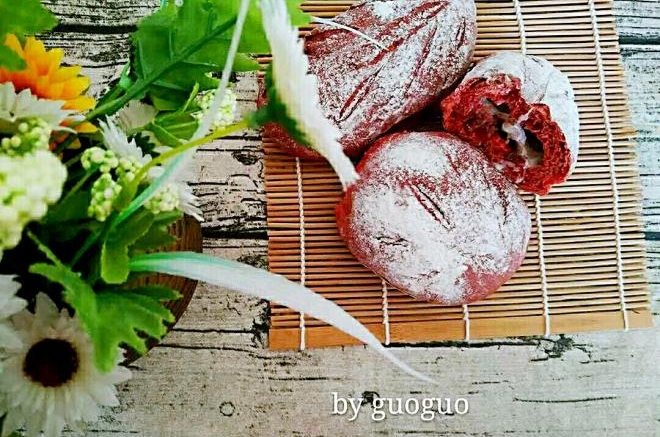 红丝绒麻薯软欧面包