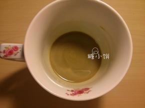 红糖15G加牛奶50G搅匀，用微波炉叮30秒加热。
搅拌至红糖充分溶解，放凉备用