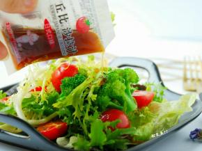 浇上沙拉汁的那一刻，已经闻到很美味了。