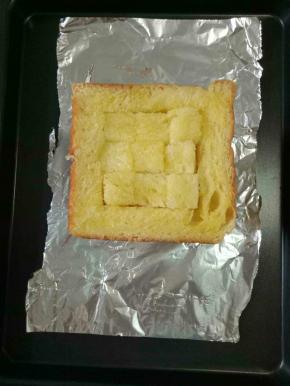 放在铺上锡纸（油纸）的烤盘上