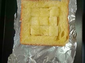放在铺上锡纸（油纸）的烤盘上
