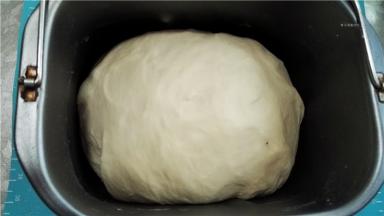 面团发到2.5倍大。