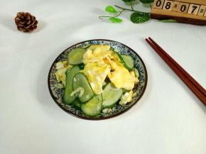 装盘开吃，夏天我家餐桌上常出现的菜。