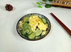 装盘开吃，夏天我家餐桌上常出现的菜。