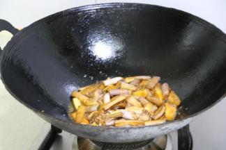 翻炒后，即可出锅