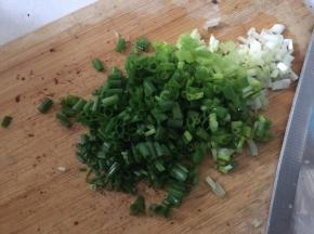 葱切成葱花