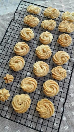 烤好后，取出晾凉