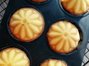 烤好后，取出，用牙签插入测试是否已熟