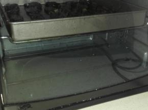 放入预热好的烤箱中，中层，180度，上下管，25分钟