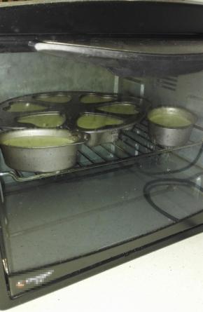 入预热好的烤箱，中层，180度，30分钟