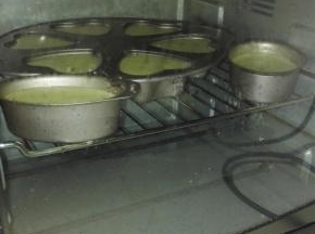 入预热好的烤箱，中层，180度，30分钟