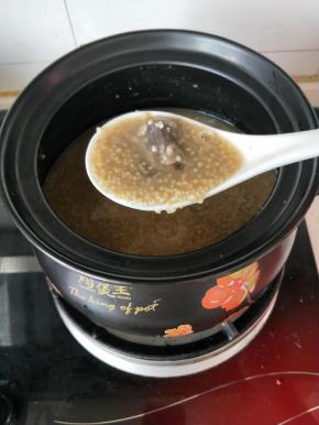 闻起来有股草果和米的清香。